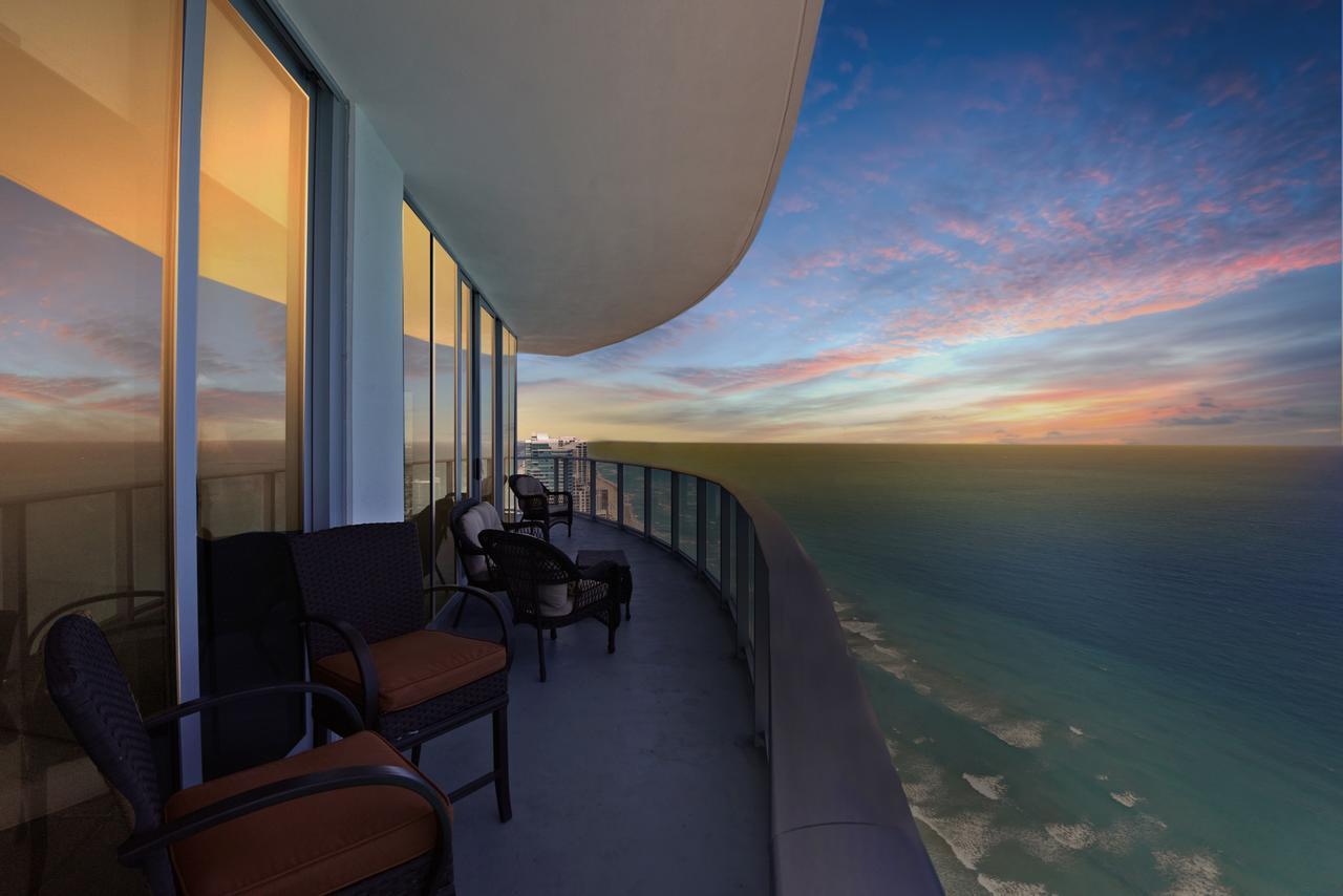 Contemporary Beach Resort Condos Dania Beach Exterior photo