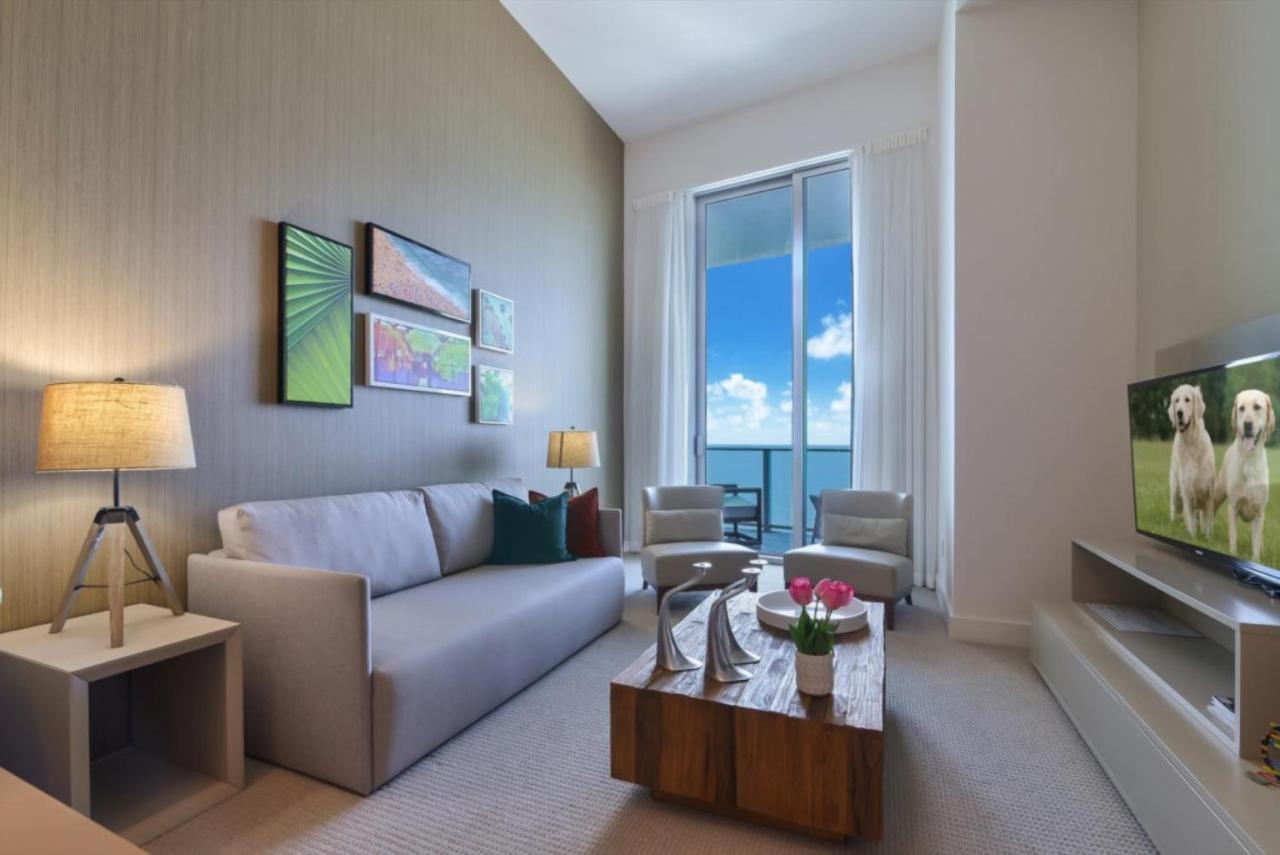 Contemporary Beach Resort Condos Dania Beach Exterior photo